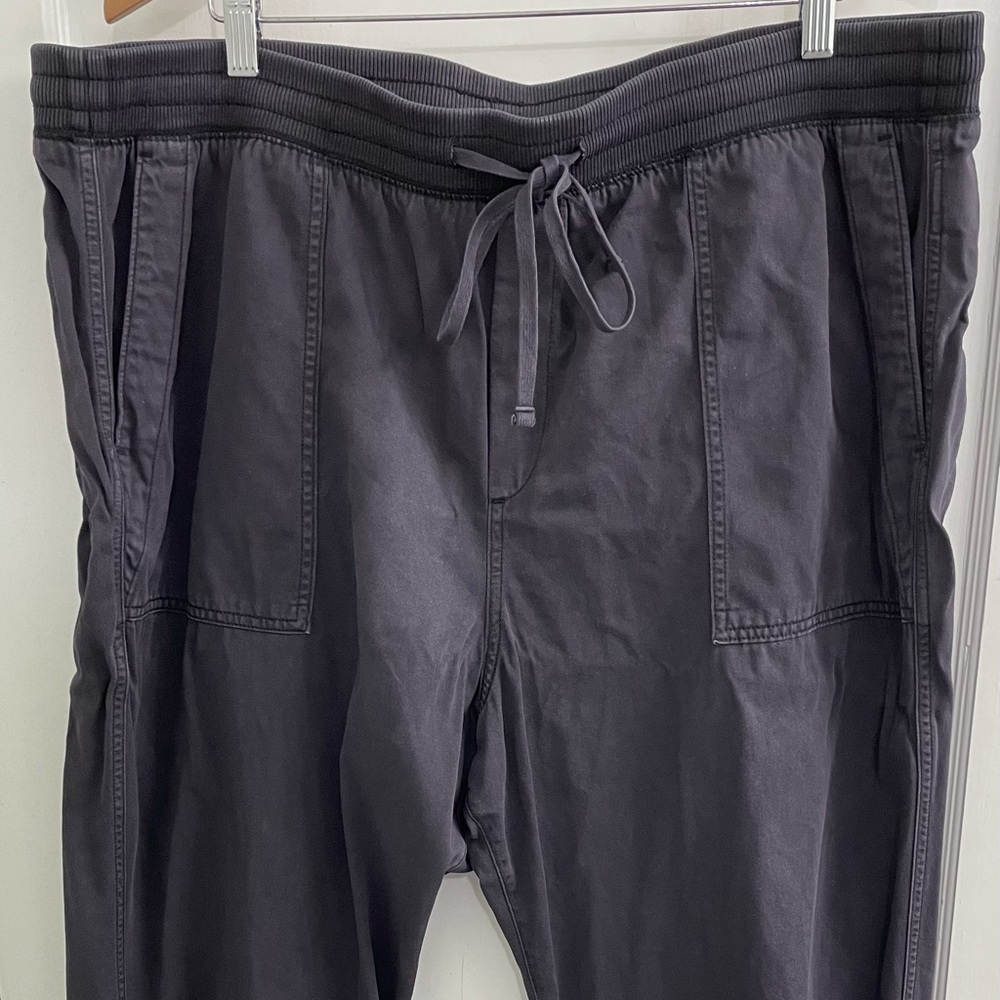 EUC Women’s GAP Utility Jogger in size XXL